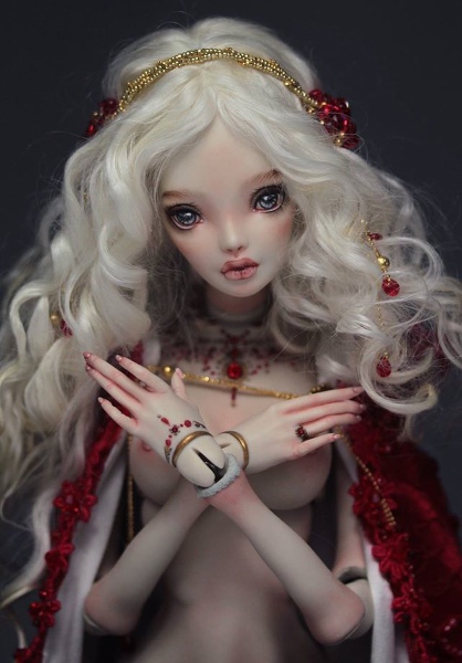 Nuri's glamorous and alluring creation Samiya.