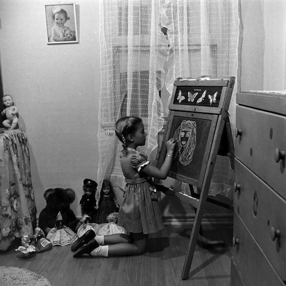 Natalie Wood at home